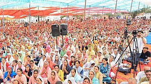 हाथरस भगदड़: SIT की रिपोर्ट में आयोजक दोषी, प्रशासन की भी चूक, लेकिन 'भोले बाबा' को क्लीन चिट!