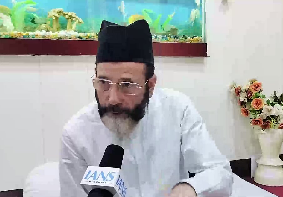 दुकानों पर नेमप्लेट लगाने का फैसला एक समुदाय को नुकसान पहुंचाने के लिए था, तौकीर रजा ने यूपी सरकार पर साधा निशाना