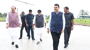 महाराष्ट्र: खराब मौसम में फडणवीस, अजित पवार का हेलीकॉप्टर रास्ता भटका, बाल-बाल बचे