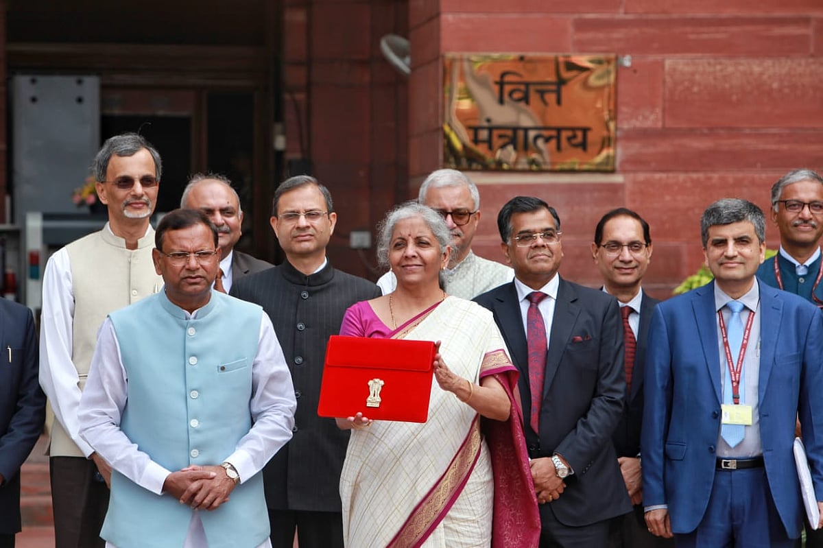 देश का बजट आज पेश करेंगी वित्त मंत्री सीतारमण, आम जनता से लेकर व्यापारियों को काफी उम्मीदें, टैक्स में मिलेगी छूट?