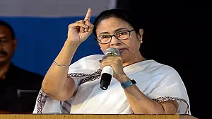 नीति आयोग की बैठक बीच में ही छोड़कर निकलीं सीएम ममता, कहा- मुझे बोलने से रोका गया, म्यूट कर दिया मेरा माइक