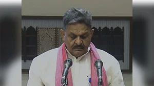 अफजाल अंसारी ने लोकसभा स्पीकर के कक्ष में ली सदस्यता की शपथ, जानें अब तक क्यों नहीं ले पाए थे