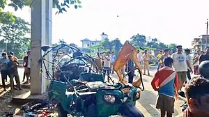 बिहार के बेगूसराय में भीषण सड़क हादसा, कार-ऑटो की टक्कर 5 लोगों की दर्दनाक मौत, 3 घायल