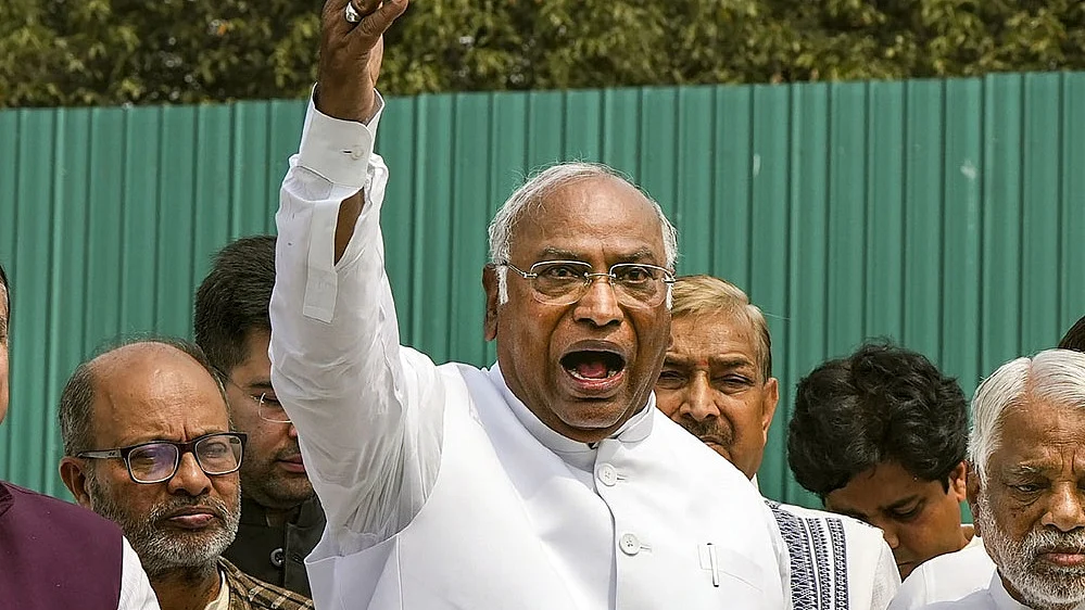 बिहार में एसआईआर के जरिए वोटिंग का अधिकार छीनने की साजिश: खड़गे