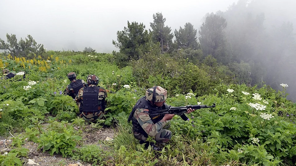जम्मू-कश्मीर के पुंछ में LoC पर घुसपैठ की कोशिश नाकाम, दो आतंकी मारे गए।