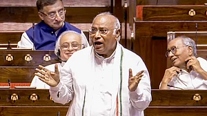 राज्यसभा में वक्फ विधेयक संबंधी संसदीय समिति की रिपोर्ट पेश, विपक्ष का भारी हंगामा