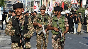 जम्मू-कश्मीर: कुपवाड़ा में सुरक्षाबलों और आतंकियों के बीच मुठभेड़, तीन जवान घायल