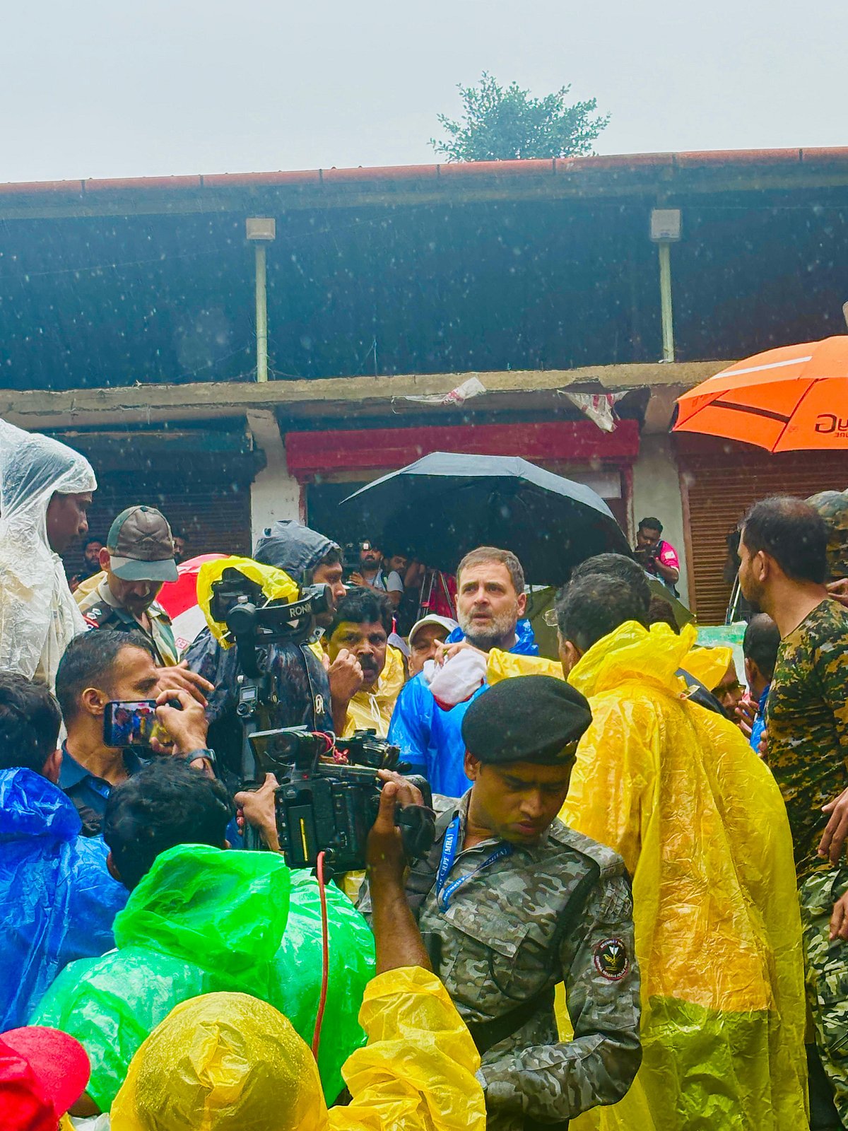 बड़ी खबर LIVE: राहुल गांधी ने वायनाड में हुई भीषण तबाही को राष्ट्रीय आपदा बताया, कहा- ये राजनीति का वक्त नहीं
