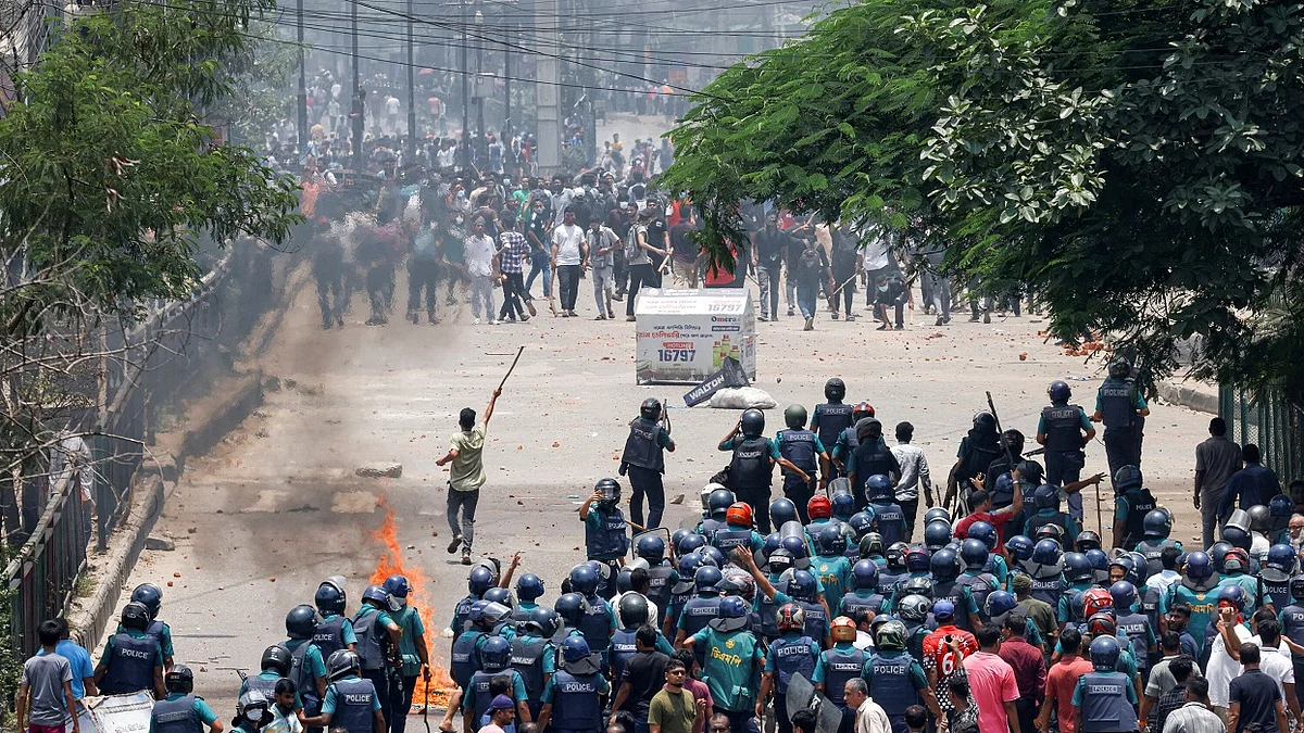 बांग्लादेश में ताजा हिंसा में 91 से ज्यादा लोगों की मौत, पूरे देश में कर्फ्यू लगा, इंटरनेट सेवा भी बंद की गई