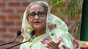 शेख हसीना की आगे की यात्रा योजना में आई अड़चन, अभी कुछ दिनों तक भारत में ही रहने की संभावना