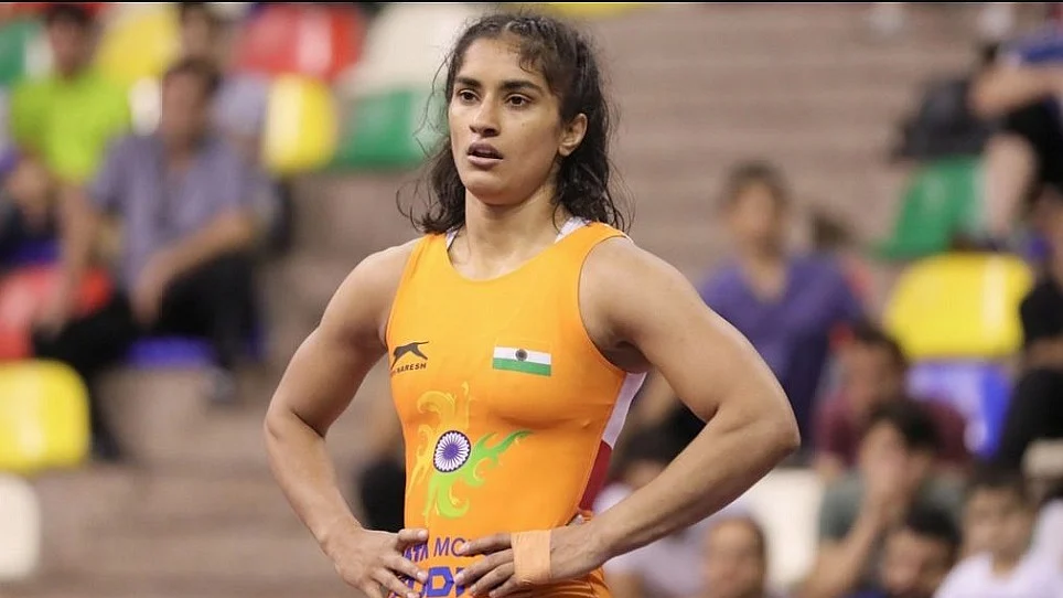विनेश मामले पर खेल मंत्री ने लोकसभा में दिया बयान, विपक्ष ने विरोध में किया वॉकआउट