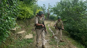 मणिपुर में फिर भड़की हिंसा, उग्रवादियों और ग्रामीण स्वयंसेवकों के बीच गोलीबारी में 3 की मौत