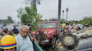 उत्तर प्रदेश के लखनऊ में हादसा, स्कूल वैन सड़क हादसे का हुई शिकार, कई छात्र घायल, दो की हालत गंभीर