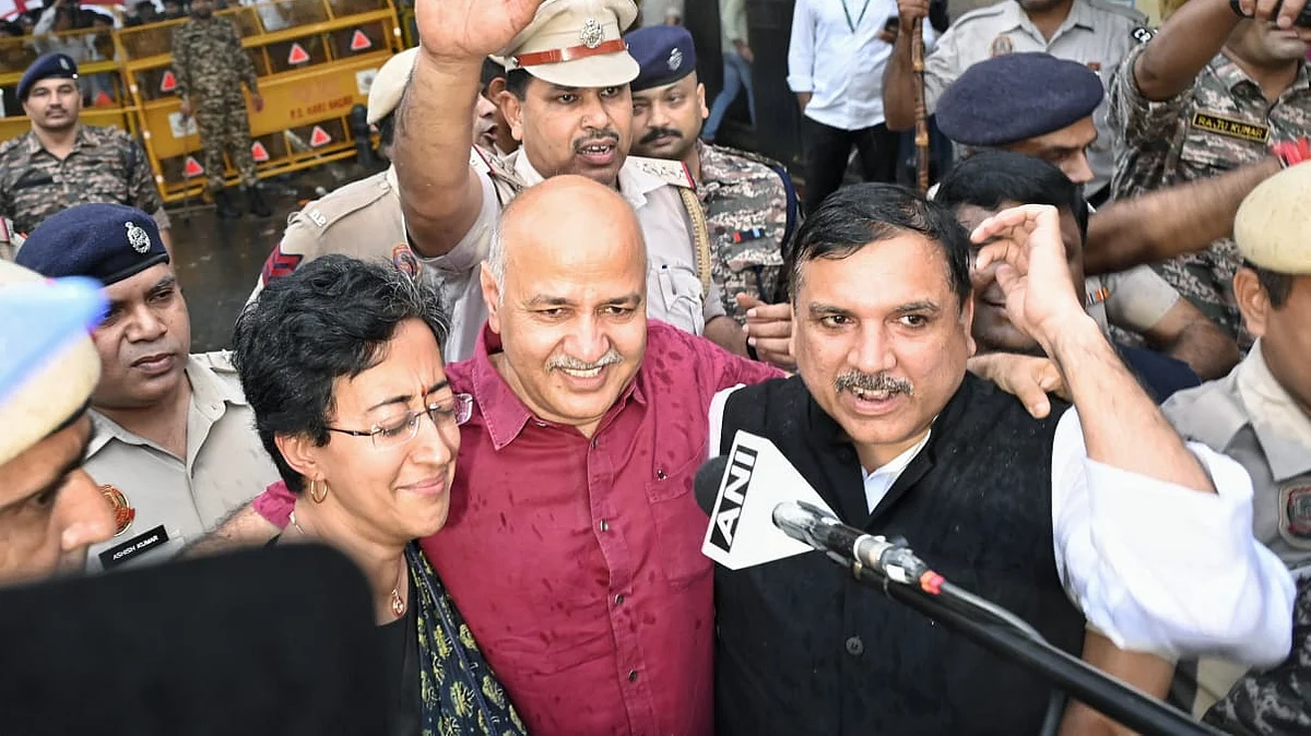 मनीष सिसोदिया 17 महीने बाद तिहाड़ जेल से बाहर आए