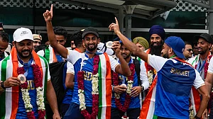 पेरिस ओलंपिक से कांस्य जीतकर स्वदेश लौटी भारतीय हॉकी टीम, एयरपोर्ट पर हुआ भव्य स्वागत