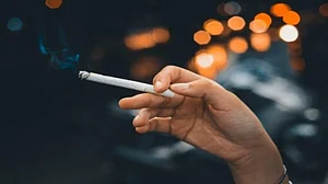 बच्चों के स्वास्थ्य के लिए खतरा है पैसिव स्मोकिंग, विशेषज्ञों की चेतावनी
