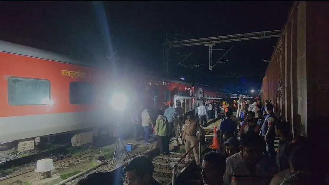 मैसूर-रानी कमलापति ट्रेन के दो कोच पटरी से उतरे