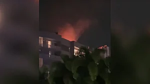 ऑस्ट्रेलिया में होटल की छत से टकराने से हेलीकॉप्टर क्रैश, पायलट की मौत, हादसे के बाद लगभग 400 लोगों बचाया गया