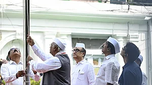 स्वतंत्रता दिवस: खड़गे बोले- आज के हुक्मरान विभाजनकारी सोच को बढ़ावा दे रहे हैं, वे नफरत फैलाने की मंशा से...