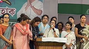 ममता बनर्जी ने कोलकाता में विरोध रैली का नेतृत्व किया, मृतक महिला डॉक्टर के लिए मांगा न्याय