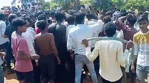 देवघर में तीन बच्चों के शव तालाब से मिले, हत्या का आरोप, फूटा ग्रामीणों का गुस्सा