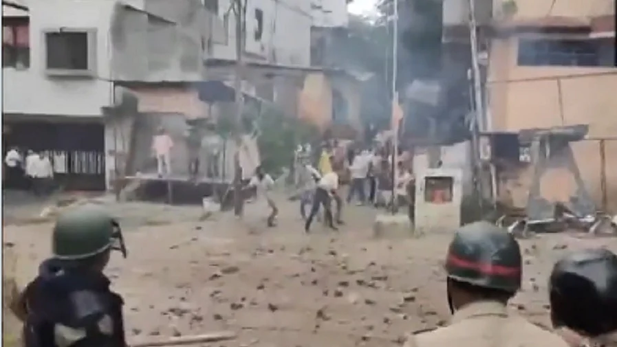 बांग्लादेशी हिंदुओं पर हिंसा के खिलाफ बंद के दौरान महाराष्ट्र के शहरों में झड़प, नासिक और जलगांव में तनाव
