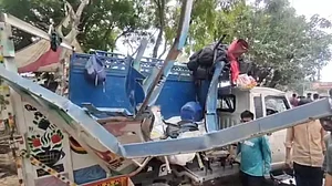 यूपी के बुलंदशहर में भीषण सड़क हादसा, बस और पिकअप की टक्कर में 10 लोगों की दर्दनाक मौत, 37 घायल