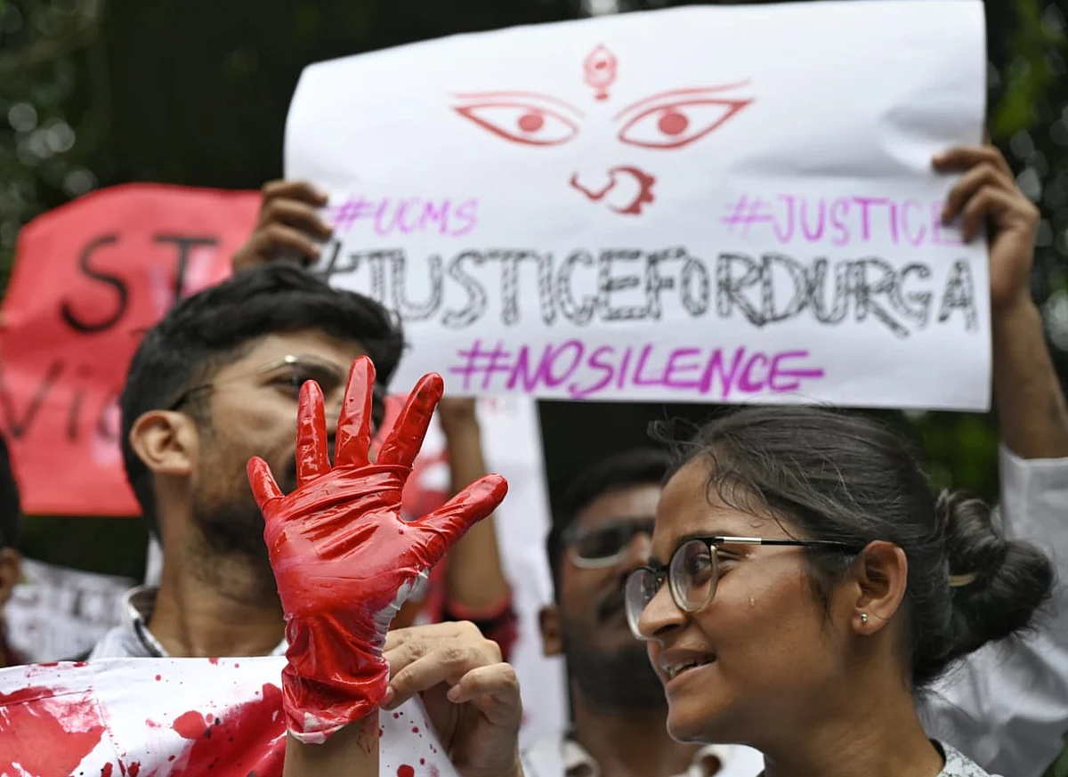 'नो सेफ्टी, नोट ड्यूटी' के नारों के साथ दिल्ली की सड़कों पर रेजिडेंट डॉक्टर, निर्माण भवन को घेरा    