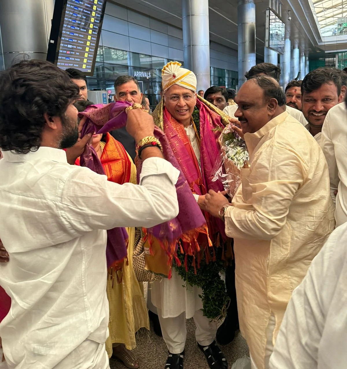 कांग्रेस उम्मीदवार अभिषेक मनु सिंघवी ने तेलंगाना से भरा पर्चा