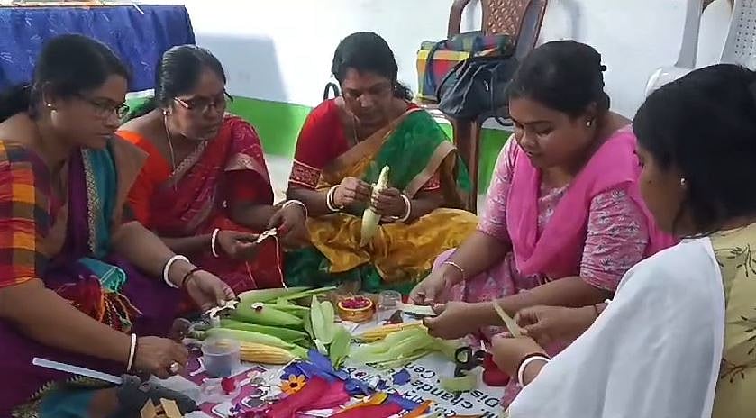 वाराणसी में हिंदू-मुस्लिम भाई बहनों ने पेड़-पौधों को राखी बांधी, पर्यावरण संरक्षण का संकल्प लिया