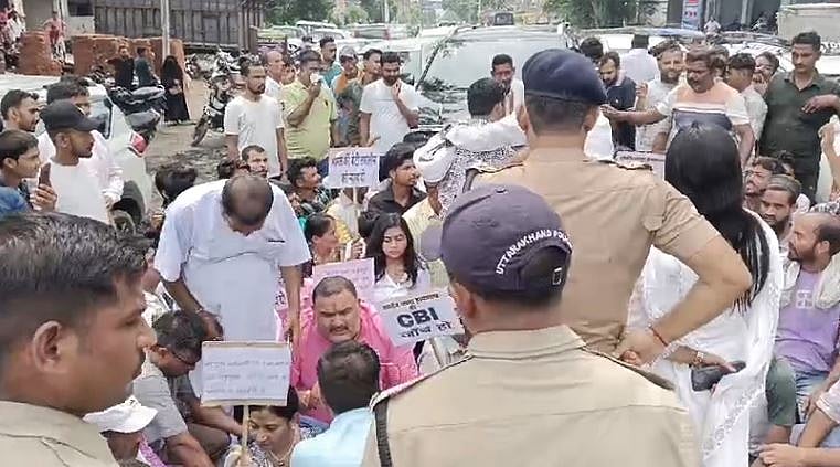 उत्तराखंड में नर्स की हत्या का मामला, सीबीआई जांच की मांग को लेकर कांग्रेस का धरना प्रदर्शन