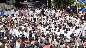 अडानी मामले को लेकर हैदराबाद में कांग्रेस का प्रदर्शन, सीएम रेवंत बोले- जेपीसी जांच की मांग पर बीआरएस अपना रुख स्पष्ट करे