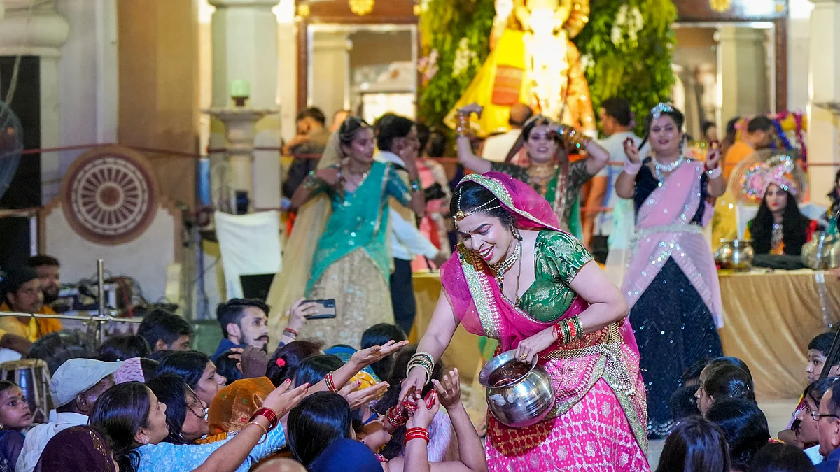 जन्माष्टमी के अवसर पर मंदिरों में श्रद्धालुओं की भीड़ उमड़ी