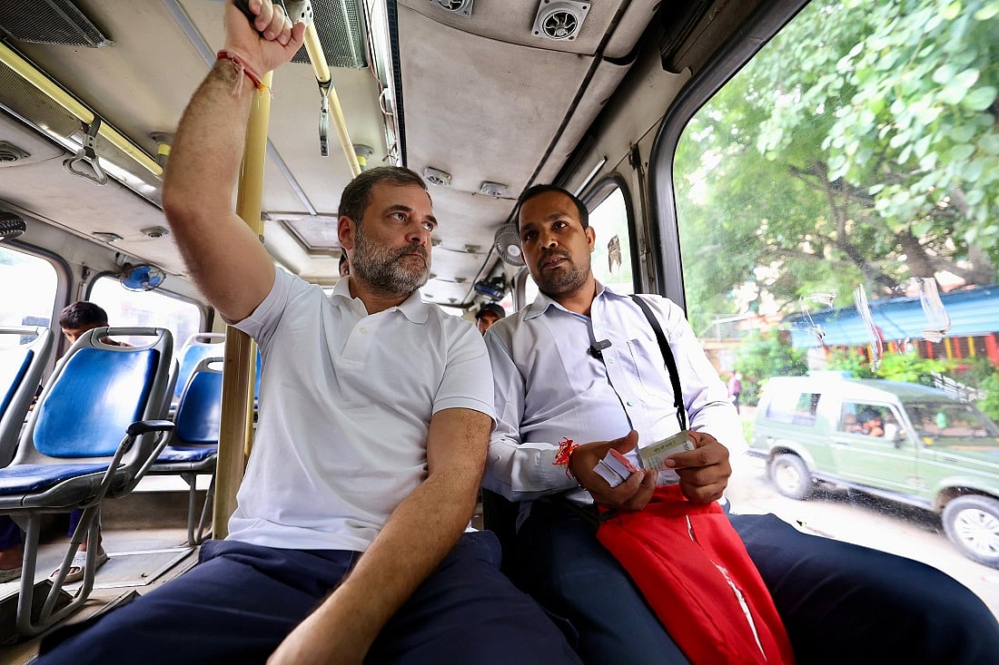 राहुल गांधी ने DTC बस में किया सफर, ड्राइवर, कंडक्टर और मार्शलों से की बात, समस्याओं और तकलीफों को जाना