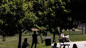 दुनियाः अमेरिका में भीषण गर्मी का कहर, अलर्ट जारी और पाकिस्तान में भूस्खलन से एक ही परिवार के 12 लोगों की मौत