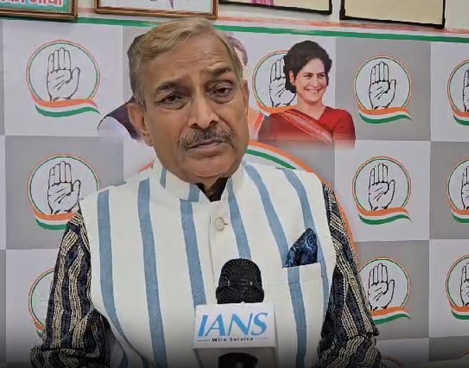 आतंकवाद को कुचलने के लिए कांग्रेस, भारत सरकार के साथ, प्रमोद तिवारी ने PM मोदी पर किया पलटवार 