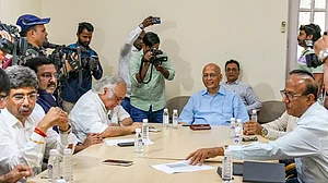 कांग्रेस फर्जी खबरों से निपटने के लिए त्वरित प्रतिक्रिया दल गठित करेगी, विधि विभाग की बैठक में फैसला