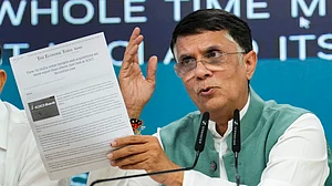 SEBI चीफ पर कांग्रेस के सवाल, पूछा- शतरंज का असली खिलाड़ी कौन? माधबी पुरी बुच 3 जगह से क्यों ले रही थीं सैलरी?