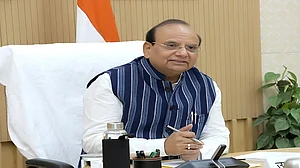 दिल्ली MCD कमेटी के चुनाव से ठीक पहले केंद्र ने LG को दी पूर्ण शक्तियां, किसी भी बोर्ड या प्राधिकरण का कर सकेंगे गठन