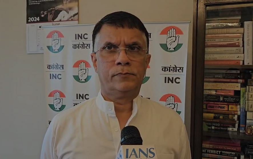 'अंग्रेज़ों के मित्र सिंधिया ने छोड़ी राजधानी थी', पवन खेड़ा ने ज्योतिरादित्य पर साधा निशाना