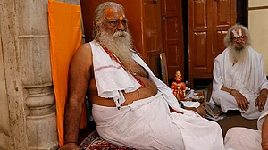 महंत नृत्य गोपाल दास की हालत गंभीर, लखनऊ के एक निजी अस्पताल में भर्ती