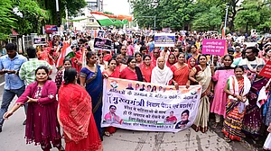 उत्तराखंड: महिलाओं के खिलाफ अपराध के विरोध में कांग्रेस का प्रदर्शन, देहरादून में मुख्यमंत्री आवास तक जुलूस निकाला