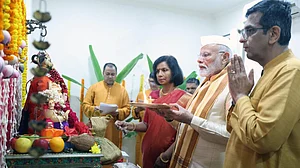 सीजेआई चंद्रचूड़ और पीएम मोदी की मुलाकात पर तीखी प्रतिक्रियाएं: क्या जजों की आचरण संहिता का उल्लंघन हुआ!