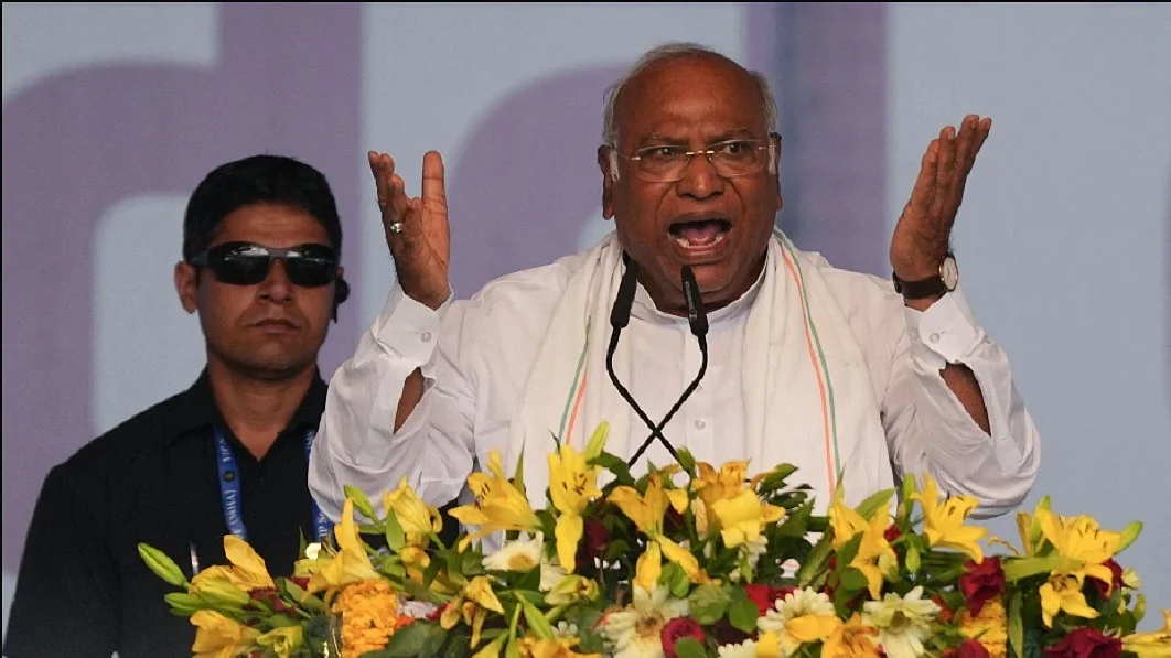 'एक राष्ट्र, एक चुनाव' पर खड़गे बोले- व्यवहारिक नहीं, लोकतंत्र में नहीं चल सकता