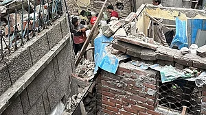 दिल्ली के करोल बाग में ढहा मकान, दमकल की 5 गाड़ियां मौके पर, रेस्क्यू ऑपरेशन जारी