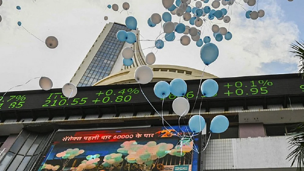 शेयर बाजार ऑल-टाइम हाई पर बंद, सेंसेक्स 1359 अंक चढ़ा और निवेशकों की संपत्ति बढ़ी