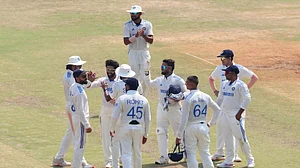 IND vs BAN Test: बांग्लादेश पर फॉलोऑन का खतरा, दूसरे दिन चाय तक स्कोर 112/8, बुमराह ने 3 विकेट लिए