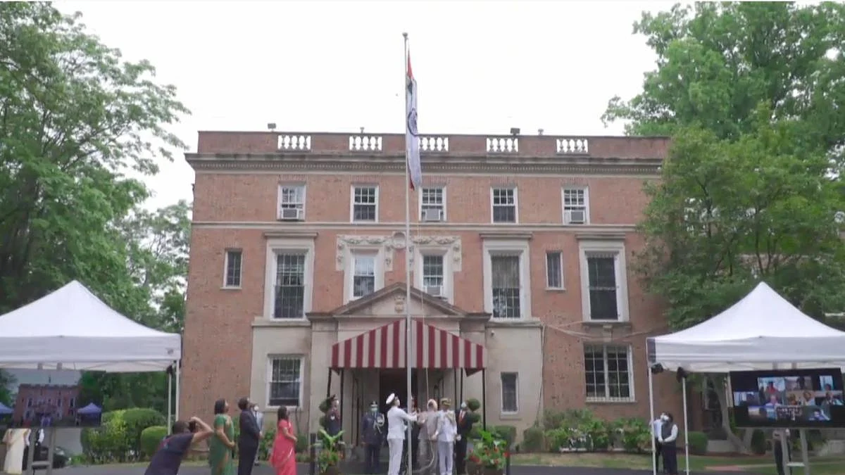 वाशिंगटन में भारतीय दूतावास परिसर में अधिकारी का शव मिला