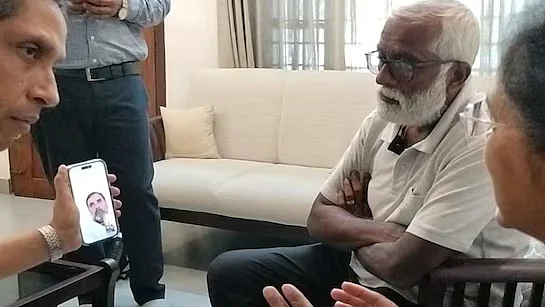 राहुल ने अन्ना के माता-पिता से बात की।