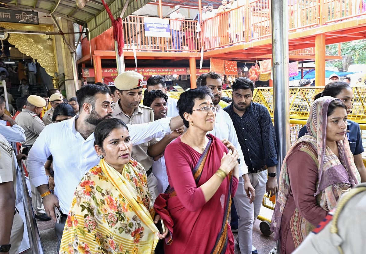 दिल्ली की मुख्यमंत्री आतिशी ने कनॉट प्लेस में हनुमान मंदिर में की पूजा, देखें तस्वीरें